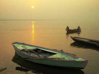 Heilige Stadt Varanasi  am Ganges in INdien