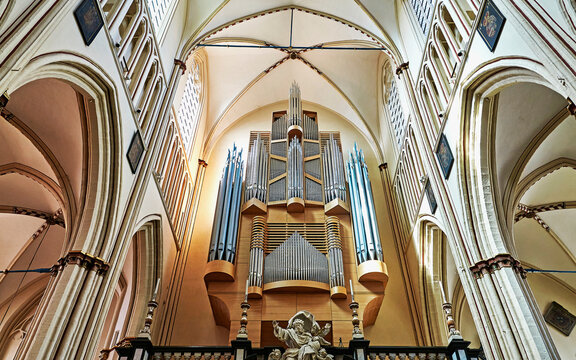 Belgium, Bruges, the organ in the Saint  Salvators Kathedral.