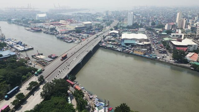 Aerial perspective of the Manuel Roxas bridgespanning the Pasig River in Manila, Philippines.