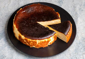Fototapeta premium San Sebastian Cheesecake close up photo