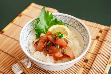 マグロの漬け丼