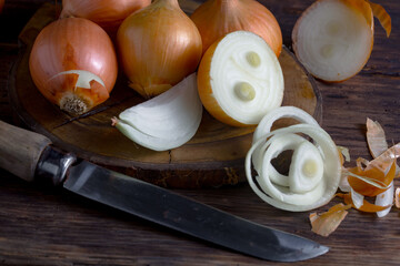 Raw onions, in a composition on an old background
