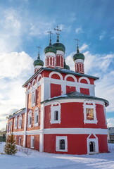 Fototapeta na wymiar The Golden Ring of Russia. The church in the ancient monastery of winter Uglich