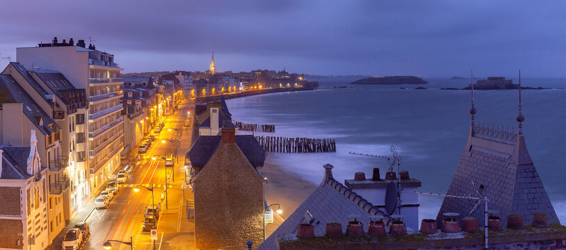 Medieval walled city and fortress Saint-Malo at sunset, Brittany, France © Kavalenkava