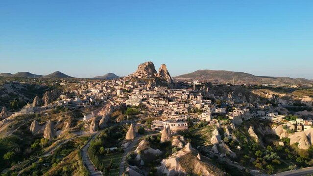 U&ccedil;hisar is a town in the Nevşehir District, Nevşehir Province in Cappadocia, Turkey. Its population is 3,555. It is 7 kilometres east of Nevşehir, 12 kilometres west of &Uuml;rg&uuml;p.