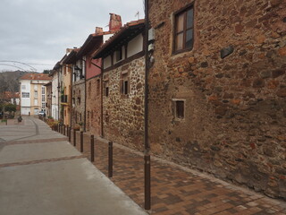 Fototapeta na wymiar Calle con casas de piedra antiguas