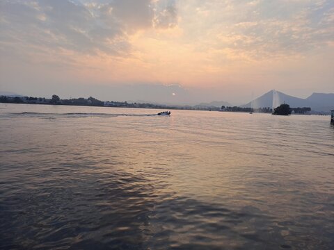 sunset on the Fateh Sagar Lake in Udaipur, Rajasthan, India 