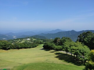 고지대에서 바라 본 언덕위의 풍경