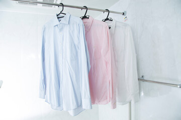 浴室乾燥機を使って洗濯物を乾かす