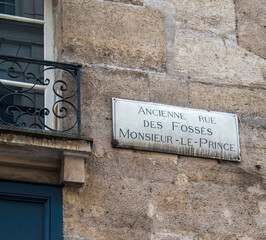La rue Monsieur-le-Prince, ancienne rue des Fossès, dans le quartier Latin, Paris, France