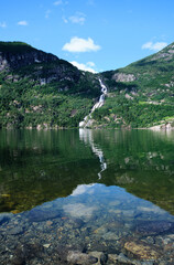 Fototapeta na wymiar Waterfall on a lake in norway