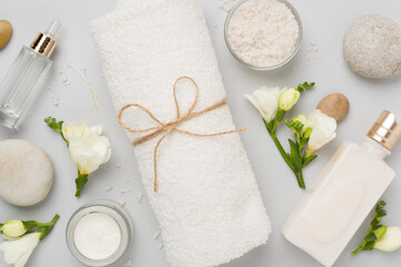 Flat lay with spa products and flowers on color background - obrazy, fototapety, plakaty