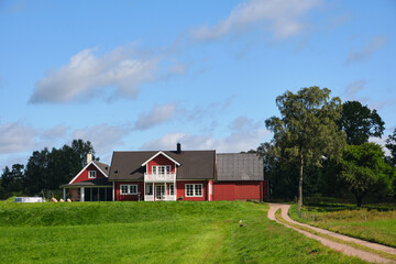Fototapeta na wymiar house in the countryside in sweden