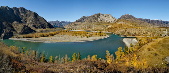 Naklejka premium Russia. The South of Western Siberia, Altai Mountains. Only in the middle of autumn, when the mountain glaciers stop melting, the water in the Katun River becomes transparent and rich turquoise color.