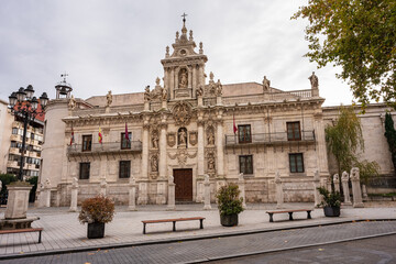Obraz premium Historic old town of Valladolid with old buildings and cypress trees in the gardens, Spain.