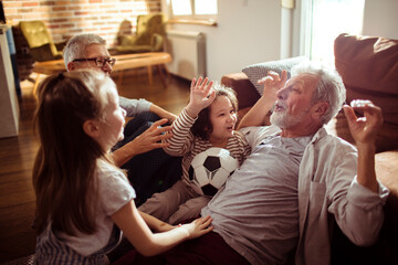 Grandparents and Grandchildren having fun at home - obrazy, fototapety, plakaty