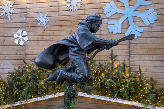 Statue of Harry Potter in Scenes in the Square, London, England, UK