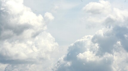 Fototapeta na wymiar photo of a cloudy sky during the day