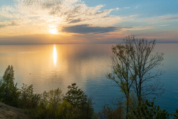 Fototapeta na wymiar The Lake Erie CommunitThe Coastline of Lake Erie Community Parky Park