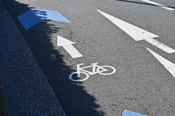 自転車優先 - obrazy, fototapety, plakaty