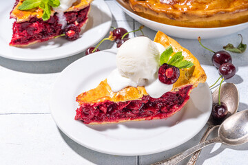 Cherry pie with vanilla ice cream