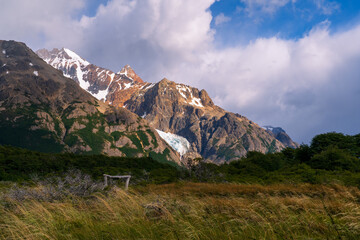 Obraz premium patagonia mountain view point view with clear sky (El chalten, Argentina)