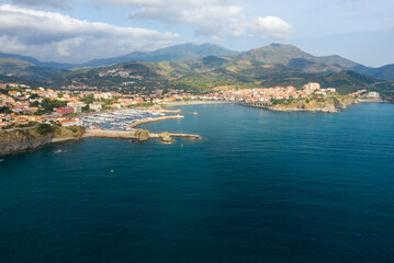 Obraz premium The medieval town by the sea in Europe, France, Occitanie, Pyrenees Orientales, Banyuls-sur-Mer, By the Mediterranean Sea, in summer, on a sunny day.
