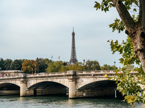 Bridge over the Seine, view of the Eiffel Tower