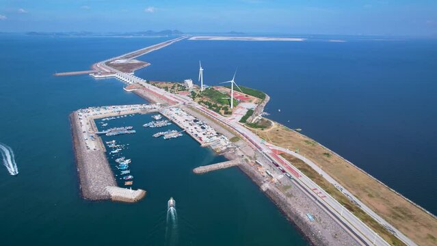 새만금방조제와 가력도 항구