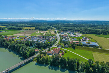 Fototapeta premium Das oberbayerische Alpenvorland bei Marktl am Inn im Landkreis Altötting