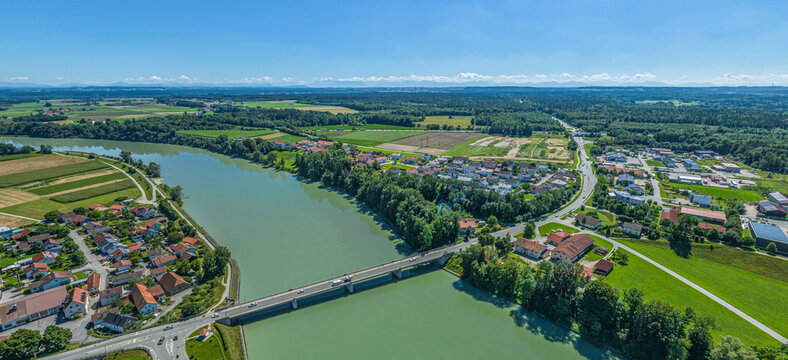 Ausblick auf den Inn bei Marktl in Oberbayern