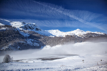 Solitude in snowy mountain serenity.