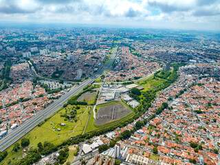 Rodovia Anhanguera na região do Shopping Unimart, Campos Elíseos, Shopping Parque Bandeiras e Paulicéia. Campinas, São Paulo. 