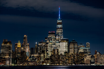 Obraz premium Night image of Lower Manhattan skyline, New York City, from Hoboken, NJ.