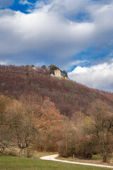Vorfrühling am "Gelben Fels", einem Aussichtspunkt am Westrand der Schwäbischen Alb bei Owen