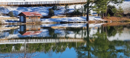 Fototapeta na wymiar Snowing Lake Reflection