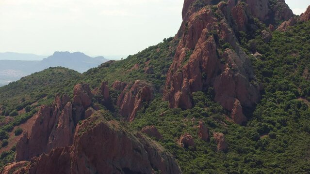 vue a&eacute;rienne du cap roux
