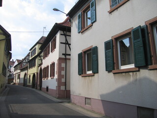 Edenkobener Straße im Weindorf Sankt Martin in der Pfalz