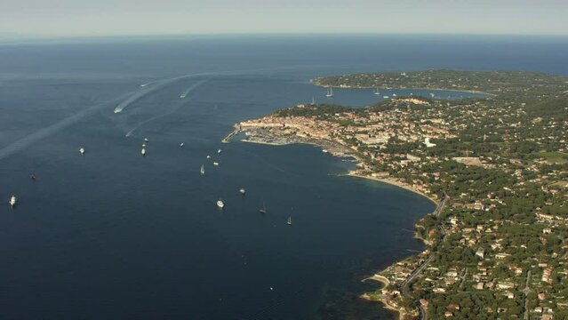 vue a&eacute;rienne de Saint Tropez