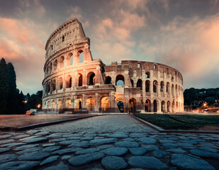 Fototapeta premium Colosseum in Rome at dusk