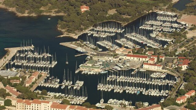 vue a&eacute;rienne de six fours les plages