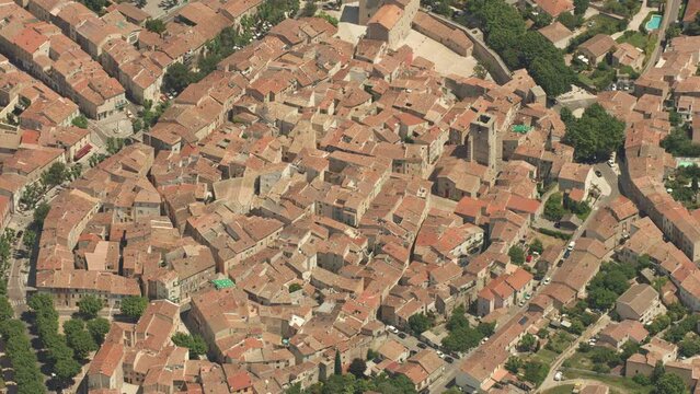 vue a&eacute;rienne de Trets