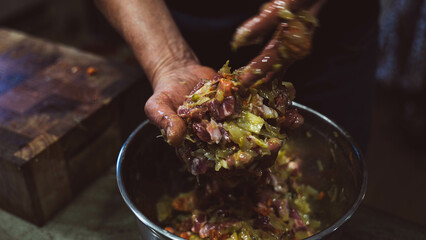 Preparing an empanada