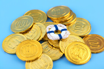 Swim rings and golden coins