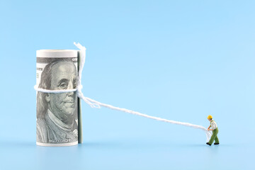 The man who pulled down the dollar with a rope