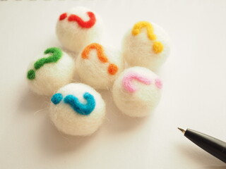 はてなマークとペン？クエスチョンマーク