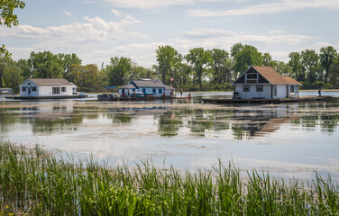 Fototapeta na wymiar The houseboats at Horseshoe Pond at Presque Isle State Park, Erie