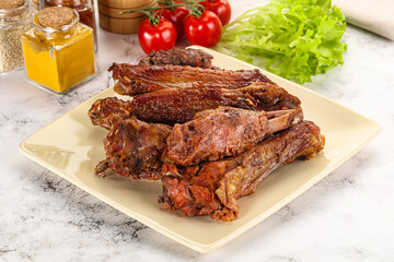 Roasted duck wings with sauce