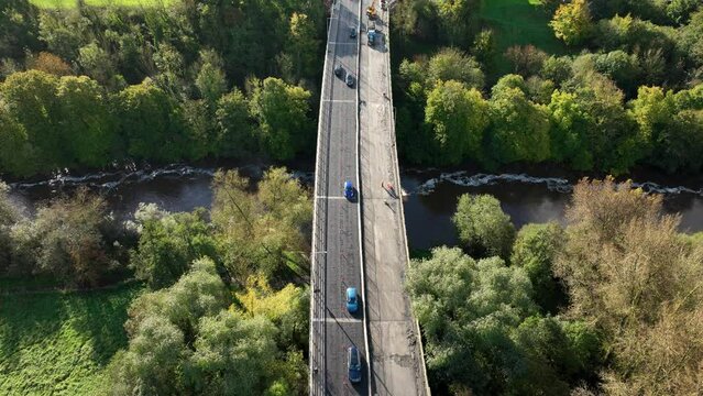 Heavy traffic on the open part of the bridge 4k