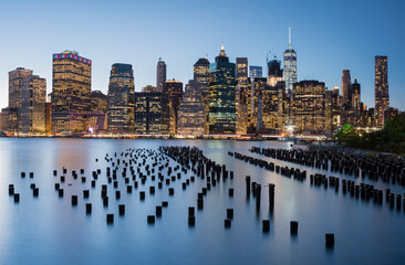 Obraz premium Blick vom Brooklyn Bridge Park zur Manhatten Skyline, New York City, New York, USA